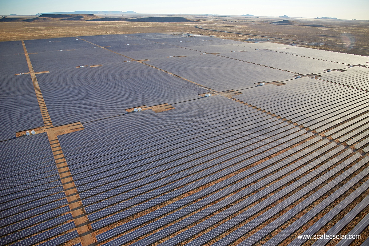 Solcelleanlegg på 75 MW i Kalkbult, Sør-Afrika, åpnet i nov. 2013. Drives av Scatec Solar og lokale partnere. (foto: Scatec Solar).