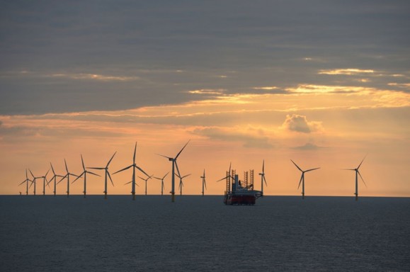 Over 1000 vindmøller har blitt installert utanfor kysten av England, Wales og Skottland sidan 2000. 88 av desse utgjer vindparken Sheringham Shoal. Foto: http://www.scira.co.uk