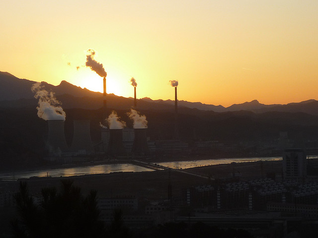 Bruken av kullkraft falt kraftig i Kina i årets første tre måneder.