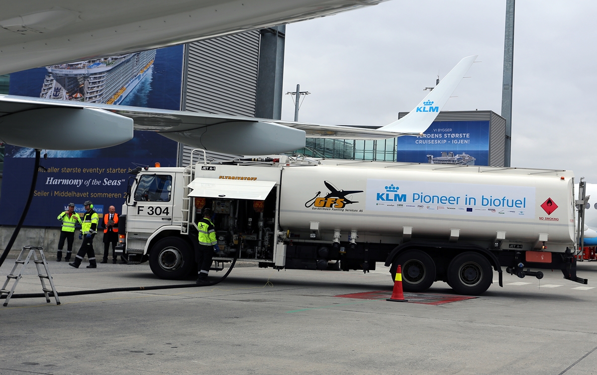 KLM startet i mars 2016 flyvninger med biodrivstoff fra Oslo Lufthavn. 