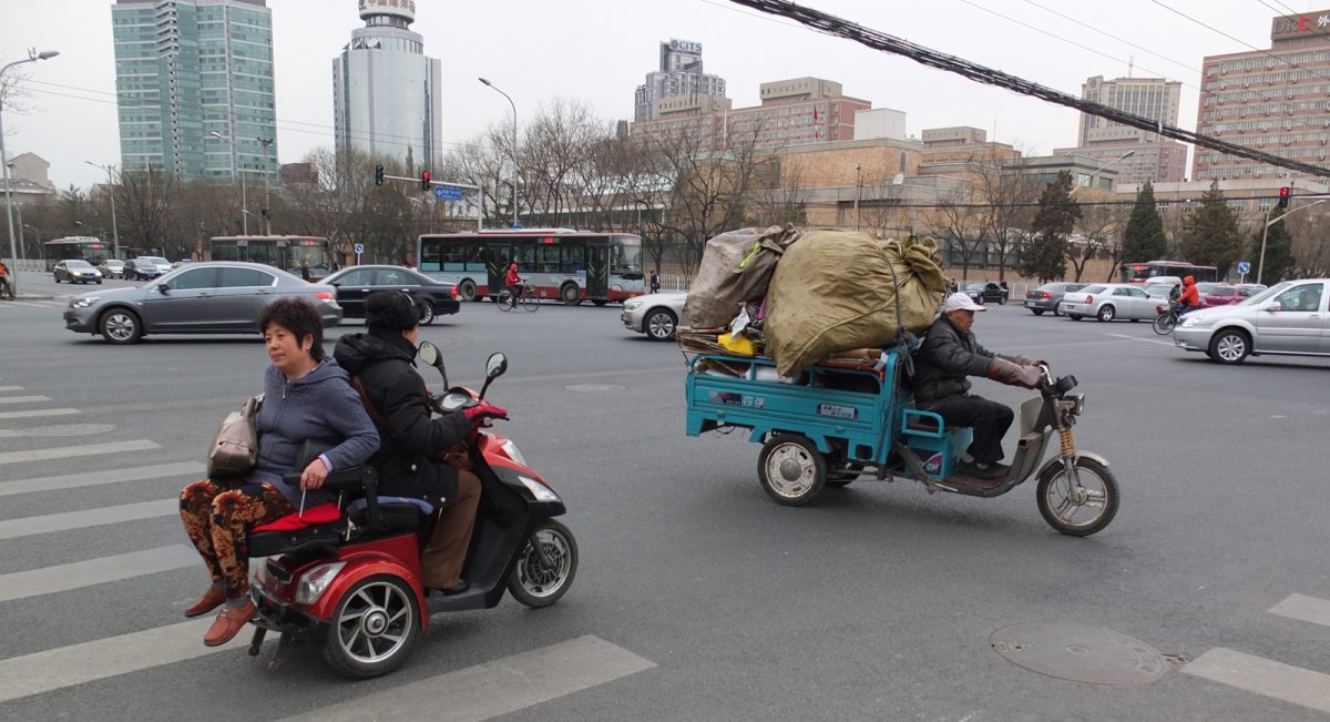 Komplisert trafikkbilde. Veikryss i Beijing, mars 2013.