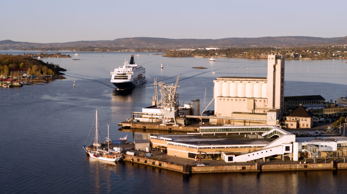 Danskebåten på vei inn til Vippetangen på Oslo havn.